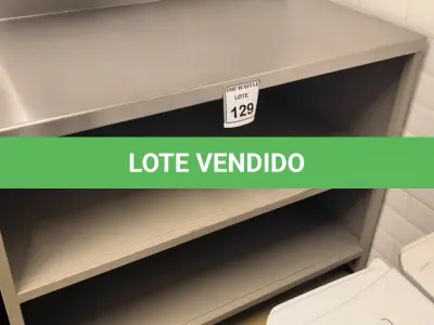 LOTE 129 - 01 PRATELEIRA EM FERRO COM TAMPO EM INOX. (NO ESTADO) ATENÇÃO! FAZER A VISITAÇÃO ANTES DE ARREMATAR, NÃO SABEMOS SE FUNCIONA. LEILÃO NÃO TEM GARANTIA E NEM DEVOLUÇÃO, SUJEITO A POSSÍVEIS AVARIAS VISÍVEIS/OCULTAS E/OU AUSÊNCIA DE COMPONENTES.