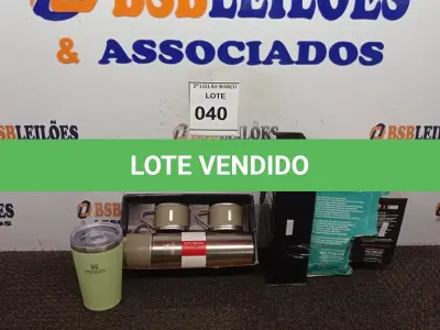 LOTE 040 - 01 COPO COM SOM, 01 COPO STANLEY E 1 GARRAFA COM 3 CANECAS.  (NO ESTADO) ATENÇÃO! FAZER A VISITAÇÃO ANTES DE ARREMATAR, NÃO SABEMOS SE FUNCIONA. LEILÃO NÃO TEM GARANTIA E NEM DEVOLUÇÃO, SUJEITO A POSSÍVEIS AVARIAS VISÍVEIS/OCULTAS E/OU AUSÊNCIA DE COMPONENTES.