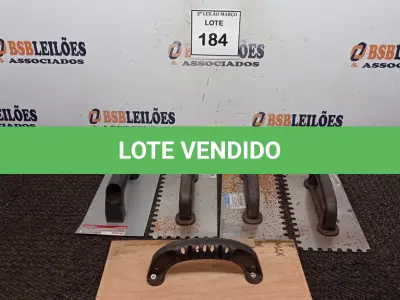 LOTE 184 - 01 DESEMPENADEIRA DE AÇO E 01 DESEMPENADEIRA DE MADEIRA.  (NO ESTADO) ATENÇÃO! FAZER A VISITAÇÃO ANTES DE ARREMATAR, NÃO SABEMOS SE FUNCIONA. LEILÃO NÃO TEM GARANTIA E NEM DEVOLUÇÃO, SUJEITO A POSSÍVEIS AVARIAS VISÍVEIS/OCULTAS E/OU AUSÊNCIA DE COMPONENTES.