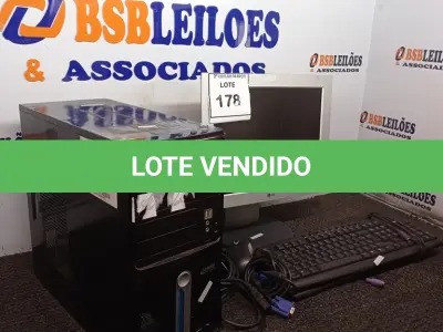 LOTE 178 - 01 COMPUTADOR COMPLETO COM 160GB DE HD, 4GB DE RAM E MONITOR DE 15 POLEGADAS. (ACOMPANHA MOUSE, TECLADOS E CABOS) (NO ESTADO) ATENÇÃO! FAZER A VISITAÇÃO ANTES DE ARREMATAR, NÃO SABEMOS SE FUNCIONA. LEILÃO NÃO TEM GARANTIA E NEM DEVOLUÇÃO, SUJEITO A POSSÍVEIS AVARIAS VISÍVEIS/OCULTAS E/OU AUSÊNCIA DE COMPONENTES.