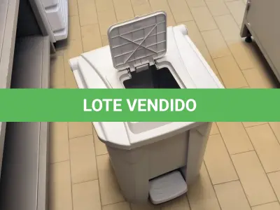 LOTE 128 - 01 LIXEIRA COM PEDAL. (NO ESTADO) ATENÇÃO! FAZER A VISITAÇÃO ANTES DE ARREMATAR, NÃO SABEMOS SE FUNCIONA. LEILÃO NÃO TEM GARANTIA E NEM DEVOLUÇÃO, SUJEITO A POSSÍVEIS AVARIAS VISÍVEIS/OCULTAS E/OU AUSÊNCIA DE COMPONENTES.