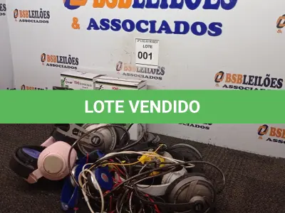 LOTE 001 - 13 FONES DE OUVIDO MARCAS E MODELOS DIVERSOS. (NO ESTADO) ATENÇÃO! FAZER A VISITAÇÃO ANTES DE ARREMATAR, NÃO SABEMOS SE FUNCIONA. LEILÃO NÃO TEM GARANTIA E NEM DEVOLUÇÃO, SUJEITO A POSSÍVEIS AVARIAS VISÍVEIS/OCULTAS E/OU AUSÊNCIA DE COMPONENTES.