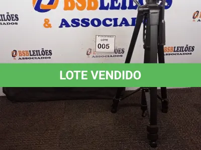 LOTE 005 - 01 TRIPÉ PARA CÂMERA TOMATE MTG-3016. (NO ESTADO) ATENÇÃO! FAZER A VISITAÇÃO ANTES DE ARREMATAR, NÃO SABEMOS SE FUNCIONA. LEILÃO NÃO TEM GARANTIA E NEM DEVOLUÇÃO, SUJEITO A POSSÍVEIS AVARIAS VISÍVEIS/OCULTAS E/OU AUSÊNCIA DE COMPONENTES.