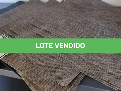 LOTE 178 - 15 JOGOS AMERICANO PARA MESA SENDO 02 JOGOS DE BORRACHA. (NO ESTADO) ATENÇÃO! FAZER A VISITAÇÃO DE ARREMATAR, NÃO SABEMOS SE FUNCIONA. LEILÃO NÃO TEM GARANTIA E NEM DEVOLUÇÃO, SUJEITO A POSSÍVEIS AVARIAS VISÍVEIS/OCULTAS E/OU AUSÊNCIA DE COMPONENTES.