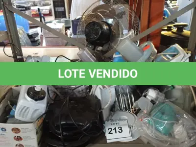 LOTE 213 - 02 FERROS DE PASSAR ROUPA, 02 SANDUICHEIRAS, 01 MULTIPROCESSADOR, 01 BATEDEIRA E MATERIAIS ELETRÔNICOS MARCAS E MODELOS DIVERSOS. (NO ESTADO) ATENÇÃO! FAZER A VISITAÇÃO ANTES DE ARREMATAR, NÃO SABEMOS SE FUNCIONA. LEILÃO NÃO TEM GARANTIA E NEM DEVOLUÇÃO, SUJEITO A POSSÍVEIS AVARIAS VISÍVEIS/OCULTAS E/OU AUSÊNCIA DE COMPONENTES.
