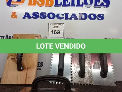 LOTE 169 - 01 DESEMPENADEIRA DE AÇO E 01 DESEMPENADEIRA DE MADEIRA.  (NO ESTADO) ATENÇÃO! FAZER A VISITAÇÃO ANTES DE ARREMATAR, NÃO SABEMOS SE FUNCIONA. LEILÃO NÃO TEM GARANTIA E NEM DEVOLUÇÃO, SUJEITO A POSSÍVEIS AVARIAS VISÍVEIS/OCULTAS E/OU AUSÊNCIA DE COMPONENTES.