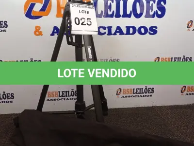 LOTE 025 - 01 TRIPÉ PARA CÂMERA TOMATE MTG-3016. (NO ESTADO) ATENÇÃO! FAZER A VISITAÇÃO ANTES DE ARREMATAR, NÃO SABEMOS SE FUNCIONA. LEILÃO NÃO TEM GARANTIA E NEM DEVOLUÇÃO, SUJEITO A POSSÍVEIS AVARIAS VISÍVEIS/OCULTAS E/OU AUSÊNCIA DE COMPONENTES.