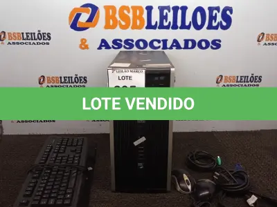LOTE 205 - 01 COMPUTADOR COMPLETO COM 320GB DE HD, 4GB DE RAM E MONITOR DE 16’’ POLEGADAS. (ACOMPANHA MOUSE, TECLADOS E CABOS) (NO ESTADO) ATENÇÃO! FAZER A VISITAÇÃO ANTES DE ARREMATAR, NÃO SABEMOS SE FUNCIONA. LEILÃO NÃO TEM GARANTIA E NEM DEVOLUÇÃO, SUJEITO A POSSÍVEIS AVARIAS VISÍVEIS/OCULTAS E/OU AUSÊNCIA DE COMPONENTES.
