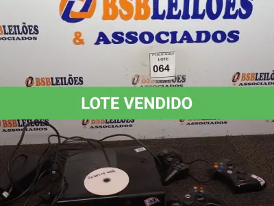 LOTE 064 - 01 CONSOLE XBOX 360 COM CONTROLE E FONTE.  (NO ESTADO) ATENÇÃO! FAZER A VISITAÇÃO ANTES DE ARREMATAR, NÃO SABEMOS SE FUNCIONA. LEILÃO NÃO TEM GARANTIA E NEM DEVOLUÇÃO, SUJEITO A POSSÍVEIS AVARIAS VISÍVEIS/OCULTAS E/OU AUSÊNCIA DE COMPONENTES.