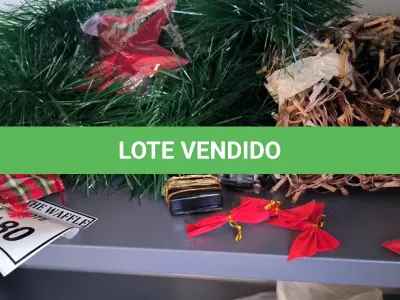 LOTE 180 - 01 LOTE COM ENFEITES NATALINOS. (NO ESTADO) ATENÇÃO! FAZER A VISITAÇÃO ANTES DE ARREMATAR, NÃO SABEMOS SE FUNCIONA. LEILÃO NÃO TEM GARANTIA E NEM DEVOLUÇÃO, SUJEITO A POSSÍVEIS AVARIAS VISÍVEIS/OCULTAS E/OU AUSÊNCIA DE COMPONENTES.