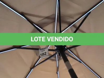 LOTE 182 - 01 OMBRELONE DE LED SEM A BASE.  (NO ESTADO) ATENÇÃO! FAZER A VISITAÇÃO ANTES DE ARREMATAR, NÃO SABEMOS SE FUNCIONA. LEILÃO NÃO TEM GARANTIA E NEM DEVOLUÇÃO, SUJEITO A POSSÍVEIS AVARIAS VISÍVEIS/OCULTAS E/OU AUSÊNCIA DE COMPONENTES.
