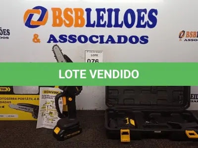 LOTE 076 - 01 MINI MOTOSSERRA ELÉTRICA 6” A BATERIA.  (NO ESTADO) ATENÇÃO! FAZER A VISITAÇÃO ANTES DE ARREMATAR, NÃO SABEMOS SE FUNCIONA. LEILÃO NÃO TEM GARANTIA E NEM DEVOLUÇÃO, SUJEITO A POSSÍVEIS AVARIAS VISÍVEIS/OCULTAS E/OU AUSÊNCIA DE COMPONENTES.