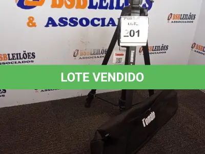 LOTE 201 - 01 TRIPÉ P/CÂMERA FOTOGRÁFICA MARCA TOMATE MODELO MTG-3016. (NO ESTADO) ATENÇÃO! FAZER A VISITAÇÃO ANTES DE ARREMATAR, NÃO SABEMOS SE FUNCIONA. LEILÃO NÃO TEM GARANTIA E NEM DEVOLUÇÃO, SUJEITO A POSSÍVEIS AVARIAS VISÍVEIS/OCULTAS E/OU AUSÊNCIA DE COMPONENTES.