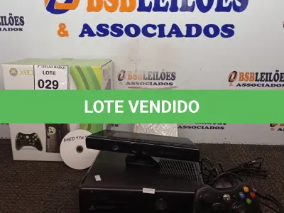 LOTE 029 - 01 CONSOLE DE XBOX 360 COM 01 CONTROLE E 01 KINECT.  (NO ESTADO) ATENÇÃO! FAZER A VISITAÇÃO ANTES DE ARREMATAR, NÃO SABEMOS SE FUNCIONA. LEILÃO NÃO TEM GARANTIA E NEM DEVOLUÇÃO, SUJEITO A POSSÍVEIS AVARIAS VISÍVEIS/OCULTAS E/OU AUSÊNCIA DE COMPONENTES.