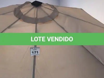 LOTE 171 - 01 OMBRELONE DE LED SEM A BASE.  (NO ESTADO) ATENÇÃO! FAZER A VISITAÇÃO ANTES DE ARREMATAR, NÃO SABEMOS SE FUNCIONA. LEILÃO NÃO TEM GARANTIA E NEM DEVOLUÇÃO, SUJEITO A POSSÍVEIS AVARIAS VISÍVEIS/OCULTAS E/OU AUSÊNCIA DE COMPONENTES.