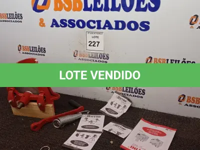LOTE 227 - 01 DEBULHADOR DE MILHO MARCA BOTINI. (NO ESTADO) ATENÇÃO! FAZER A VISITAÇÃO ANTES DE ARREMATAR, NÃO SABEMOS SE FUNCIONA. LEILÃO NÃO TEM GARANTIA E NEM DEVOLUÇÃO, SUJEITO A POSSÍVEIS AVARIAS VISÍVEIS/OCULTAS E/OU AUSÊNCIA DE COMPONENTES.