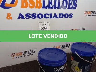 LOTE 226 - 02 BALDES TINTA QUALITEX 3,6L NA COR AREIA. (NO ESTADO) ATENÇÃO! FAZER A VISITAÇÃO ANTES DE ARREMATAR, NÃO SABEMOS SE FUNCIONA. LEILÃO NÃO TEM GARANTIA E NEM DEVOLUÇÃO, SUJEITO A POSSÍVEIS AVARIAS VISÍVEIS/OCULTAS E/OU AUSÊNCIA DE COMPONENTES.