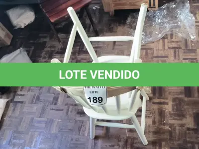 LOTE 189 - 02 CADEIRAS EM MADEIRA BRANCA (NOVO). (NO ESTADO) ATENÇÃO! FAZER A VISITAÇÃO ANTES DE ARREMATAR, NÃO SABEMOS SE FUNCIONA. LEILÃO NÃO TEM GARANTIA E NEM DEVOLUÇÃO, SUJEITO A POSSÍVEIS AVARIAS VISÍVEIS/OCULTAS E/OU AUSÊNCIA DE COMPONENTES.