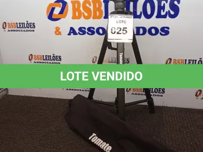 LOTE 025 - 01 TRIPÉ PARA CÂMERA TOMATE MTG-3016. (NO ESTADO) ATENÇÃO! FAZER A VISITAÇÃO ANTES DE ARREMATAR, NÃO SABEMOS SE FUNCIONA. LEILÃO NÃO TEM GARANTIA E NEM DEVOLUÇÃO, SUJEITO A POSSÍVEIS AVARIAS VISÍVEIS/OCULTAS E/OU AUSÊNCIA DE COMPONENTES.