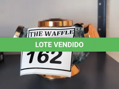 LOTE 162 - 01 BALEIRO EM VIDRO. (NO ESTADO) ATENÇÃO! FAZER A VISITAÇÃO ANTES DE ARREMATAR, NÃO SABEMOS SE FUNCIONA. LEILÃO NÃO TEM GARANTIA E NEM DEVOLUÇÃO, SUJEITO A POSSÍVEIS AVARIAS VISÍVEIS/OCULTAS E/OU AUSÊNCIA DE COMPONENTES.