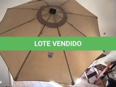 LOTE 182 - 01 OMBRELONE DE LED SEM A BASE.  (NO ESTADO) ATENÇÃO! FAZER A VISITAÇÃO ANTES DE ARREMATAR, NÃO SABEMOS SE FUNCIONA. LEILÃO NÃO TEM GARANTIA E NEM DEVOLUÇÃO, SUJEITO A POSSÍVEIS AVARIAS VISÍVEIS/OCULTAS E/OU AUSÊNCIA DE COMPONENTES.