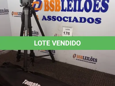 LOTE 176 - 01 TRIPÉ PARA CÂMERA TOMATE MTG-3016. (NO ESTADO) ATENÇÃO! FAZER A VISITAÇÃO ANTES DE ARREMATAR, NÃO SABEMOS SE FUNCIONA. LEILÃO NÃO TEM GARANTIA E NEM DEVOLUÇÃO, SUJEITO A POSSÍVEIS AVARIAS VISÍVEIS/OCULTAS E/OU AUSÊNCIA DE COMPONENTES.