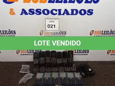 LOTE 021 - 21 CELULARES DE BOTÃO (NO ESTADO) ATENÇÃO! FAZER A VISITAÇÃO ANTES DE ARREMATAR, NÃO SABEMOS SE FUNCIONA. LEILÃO NÃO TEM GARANTIA E NEM DEVOLUÇÃO, SUJEITO A POSSÍVEIS AVARIAS VISÍVEIS/OCULTAS E/OU AUSÊNCIA DE COMPONENTES.