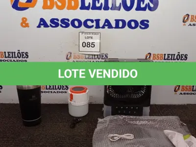 LOTE 085 - 01 VENTILADOR, COPO STANLEY E 01 LUZ PARA CAMPING. (NO ESTADO) ATENÇÃO! FAZER A VISITAÇÃO ANTES DE ARREMATAR, NÃO SABEMOS SE FUNCIONA. LEILÃO NÃO TEM GARANTIA E NEM DEVOLUÇÃO, SUJEITO A POSSÍVEIS AVARIAS VISÍVEIS/OCULTAS E/OU AUSÊNCIA DE COMPONENTES.