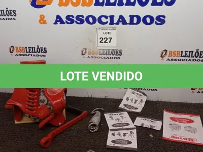 LOTE 227 - 01 DEBULHADOR DE MILHO MARCA BOTINI. (NO ESTADO) ATENÇÃO! FAZER A VISITAÇÃO ANTES DE ARREMATAR, NÃO SABEMOS SE FUNCIONA. LEILÃO NÃO TEM GARANTIA E NEM DEVOLUÇÃO, SUJEITO A POSSÍVEIS AVARIAS VISÍVEIS/OCULTAS E/OU AUSÊNCIA DE COMPONENTES.