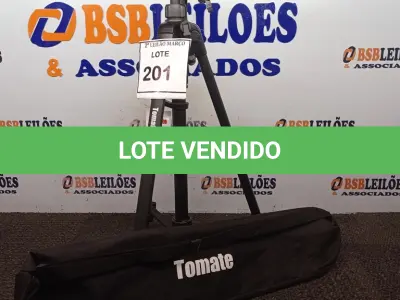 LOTE 201 - 01 TRIPÉ P/CÂMERA FOTOGRÁFICA MARCA TOMATE MODELO MTG-3016. (NO ESTADO) ATENÇÃO! FAZER A VISITAÇÃO ANTES DE ARREMATAR, NÃO SABEMOS SE FUNCIONA. LEILÃO NÃO TEM GARANTIA E NEM DEVOLUÇÃO, SUJEITO A POSSÍVEIS AVARIAS VISÍVEIS/OCULTAS E/OU AUSÊNCIA DE COMPONENTES.
