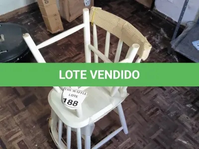 LOTE 188 - 02 CADEIRAS EM MADEIRA BRANCA (NOVO). (NO ESTADO) ATENÇÃO! FAZER A VISITAÇÃO ANTES DE ARREMATAR, NÃO SABEMOS SE FUNCIONA. LEILÃO NÃO TEM GARANTIA E NEM DEVOLUÇÃO, SUJEITO A POSSÍVEIS AVARIAS VISÍVEIS/OCULTAS E/OU AUSÊNCIA DE COMPONENTES.