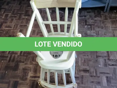 LOTE 187 - 02 CADEIRAS EM MADEIRA BRANCA (NOVO). (NO ESTADO) ATENÇÃO! FAZER A VISITAÇÃO ANTES DE ARREMATAR, NÃO SABEMOS SE FUNCIONA. LEILÃO NÃO TEM GARANTIA E NEM DEVOLUÇÃO, SUJEITO A POSSÍVEIS AVARIAS VISÍVEIS/OCULTAS E/OU AUSÊNCIA DE COMPONENTES.