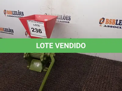 LOTE 236 - 01 DESCASCADOR DE CAFÉ MARCA BOTINI.  (NO ESTADO) ATENÇÃO! FAZER A VISITAÇÃO ANTES DE ARREMATAR, NÃO SABEMOS SE FUNCIONA. LEILÃO NÃO TEM GARANTIA E NEM DEVOLUÇÃO, SUJEITO A POSSÍVEIS AVARIAS VISÍVEIS/OCULTAS E/OU AUSÊNCIA DE COMPONENTES.