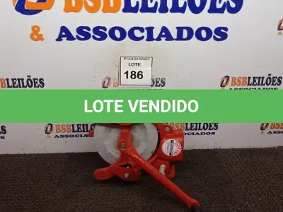 LOTE 186 - 01 DEBULHADOR DE MILHO MARCA BOTINI. (NO ESTADO) ATENÇÃO! FAZER A VISITAÇÃO ANTES DE ARREMATAR, NÃO SABEMOS SE FUNCIONA. LEILÃO NÃO TEM GARANTIA E NEM DEVOLUÇÃO, SUJEITO A POSSÍVEIS AVARIAS VISÍVEIS/OCULTAS E/OU AUSÊNCIA DE COMPONENTES.