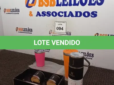 LOTE 094 - 01 COPO COM SOM, 01 COPO STANLEY E 01 GARRAFA COM 03 CANECAS.  (NO ESTADO) ATENÇÃO! FAZER A VISITAÇÃO ANTES DE ARREMATAR, NÃO SABEMOS SE FUNCIONA. LEILÃO NÃO TEM GARANTIA E NEM DEVOLUÇÃO, SUJEITO A POSSÍVEIS AVARIAS VISÍVEIS/OCULTAS E/OU AUSÊNCIA DE COMPONENTES.