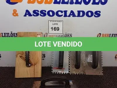 LOTE 169 - 01 DESEMPENADEIRA DE AÇO E 01 DESEMPENADEIRA DE MADEIRA.  (NO ESTADO) ATENÇÃO! FAZER A VISITAÇÃO ANTES DE ARREMATAR, NÃO SABEMOS SE FUNCIONA. LEILÃO NÃO TEM GARANTIA E NEM DEVOLUÇÃO, SUJEITO A POSSÍVEIS AVARIAS VISÍVEIS/OCULTAS E/OU AUSÊNCIA DE COMPONENTES.