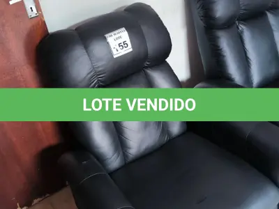 LOTE 155 - 01 POLTRONA EM CORINHO PRETO. (NO ESTADO) ATENÇÃO! FAZER A VISITAÇÃO ANTES DE ARREMATAR, NÃO SABEMOS SE FUNCIONA. LEILÃO NÃO TEM GARANTIA E NEM DEVOLUÇÃO, SUJEITO A POSSÍVEIS AVARIAS VISÍVEIS/OCULTAS E/OU AUSÊNCIA DE COMPONENTES.