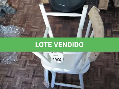LOTE 192 - 02 CADEIRAS EM MADEIRA BRANCA (NOVO). (NO ESTADO) ATENÇÃO! FAZER A VISITAÇÃO ANTES DE ARREMATAR, NÃO SABEMOS SE FUNCIONA. LEILÃO NÃO TEM GARANTIA E NEM DEVOLUÇÃO, SUJEITO A POSSÍVEIS AVARIAS VISÍVEIS/OCULTAS E/OU AUSÊNCIA DE COMPONENTES.