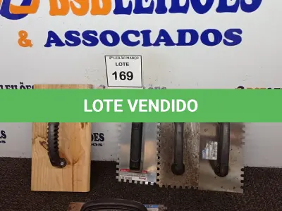 LOTE 169 - 01 DESEMPENADEIRA DE AÇO E 01 DESEMPENADEIRA DE MADEIRA.  (NO ESTADO) ATENÇÃO! FAZER A VISITAÇÃO ANTES DE ARREMATAR, NÃO SABEMOS SE FUNCIONA. LEILÃO NÃO TEM GARANTIA E NEM DEVOLUÇÃO, SUJEITO A POSSÍVEIS AVARIAS VISÍVEIS/OCULTAS E/OU AUSÊNCIA DE COMPONENTES.