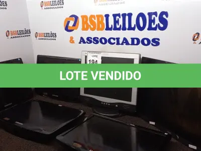 LOTE 194 - 06 MONITORES LCD MARCAS E MODELOS DIVERSOS. (NO ESTADO) ATENÇÃO! FAZER A VISITAÇÃO ANTES DE ARREMATAR, NÃO SABEMOS SE FUNCIONA. LEILÃO NÃO TEM GARANTIA E NEM DEVOLUÇÃO, SUJEITO A POSSÍVEIS AVARIAS VISÍVEIS/OCULTAS E/OU AUSÊNCIA DE COMPONENTES.
