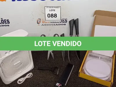 LOTE 088 - 01 VENTILADOR PORTÁTIL, 01 BALANÇA DE PRECISÃO E 01 JOGO DE FACA.  (NO ESTADO) ATENÇÃO! FAZER A VISITAÇÃO ANTES DE ARREMATAR, NÃO SABEMOS SE FUNCIONA. LEILÃO NÃO TEM GARANTIA E NEM DEVOLUÇÃO, SUJEITO A POSSÍVEIS AVARIAS VISÍVEIS/OCULTAS E/OU AUSÊNCIA DE COMPONENTES.