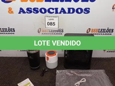 LOTE 085 - 01 VENTILADOR, COPO STANLEY E 01 LUZ PARA CAMPING. (NO ESTADO) ATENÇÃO! FAZER A VISITAÇÃO ANTES DE ARREMATAR, NÃO SABEMOS SE FUNCIONA. LEILÃO NÃO TEM GARANTIA E NEM DEVOLUÇÃO, SUJEITO A POSSÍVEIS AVARIAS VISÍVEIS/OCULTAS E/OU AUSÊNCIA DE COMPONENTES.