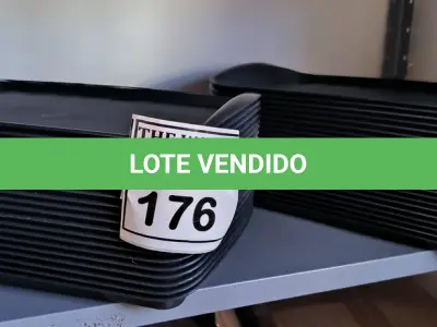 LOTE 176 - 42 BANDEJAS PLÁSTICAS. (NO ESTADO) ATENÇÃO! FAZER A VISITAÇÃO ANTES DE ARREMATAR, NÃO SABEMOS SE FUNCIONA. LEILÃO NÃO TEM GARANTIA E NEM DEVOLUÇÃO, SUJEITO A POSSÍVEIS AVARIAS VISÍVEIS/OCULTAS E/OU AUSÊNCIA DE COMPONENTES.