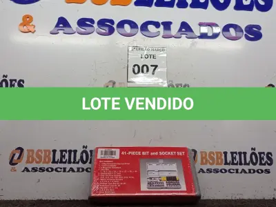 LOTE 007 - 01 JOGO DE CHAVE 41 PEÇAS PIECE BIT AND SOCKET SET.  (NO ESTADO) ATENÇÃO! FAZER A VISITAÇÃO ANTES DE ARREMATAR, NÃO SABEMOS SE FUNCIONA. LEILÃO NÃO TEM GARANTIA E NEM DEVOLUÇÃO, SUJEITO A POSSÍVEIS AVARIAS VISÍVEIS/OCULTAS E/OU AUSÊNCIA DE COMPONENTES.