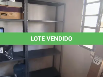 LOTE 181 - 01 ESTANTE DE AÇO 05 PRATELEIRAS. (NO ESTADO) ATENÇÃO! FAZER A VISITAÇÃO ANTES DE ARREMATAR, NÃO SABEMOS SE FUNCIONA. LEILÃO NÃO TEM GARANTIA E NEM DEVOLUÇÃO, SUJEITO A POSSÍVEIS AVARIAS VISÍVEIS/OCULTAS E/OU AUSÊNCIA DE COMPONENTES.