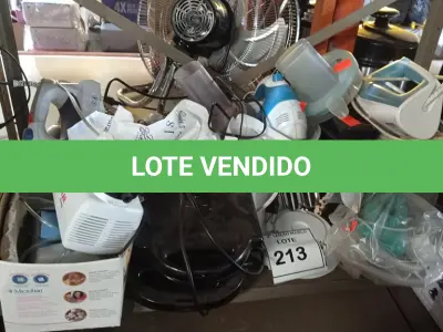LOTE 213 - 02 FERROS DE PASSAR ROUPA, 02 SANDUICHEIRAS, 01 MULTIPROCESSADOR, 01 BATEDEIRA E MATERIAIS ELETRÔNICOS MARCAS E MODELOS DIVERSOS. (NO ESTADO) ATENÇÃO! FAZER A VISITAÇÃO ANTES DE ARREMATAR, NÃO SABEMOS SE FUNCIONA. LEILÃO NÃO TEM GARANTIA E NEM DEVOLUÇÃO, SUJEITO A POSSÍVEIS AVARIAS VISÍVEIS/OCULTAS E/OU AUSÊNCIA DE COMPONENTES.