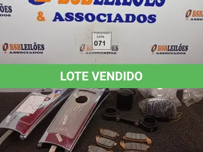 LOTE 071 - 01 LOTE COM ACABAMENTOS DE TANQUE CONSOLE HARLEY ELECTRA TOURING 08-13ORIG, KIT DE PASTILHAS DE FREIO HARLEY DAVISON 883 IRON 09-12ORIG, LANTERNA TRASEIRA DA MOTO HARLEY LED SPORTSTER 883 1200 HD DYNA E FAROL DAYMAKER MOTO LED ANGEL EYES PRETO HARLEY CUSTOM CAFÉ. (NO ESTADO) ATENÇÃO! FAZER A VISITAÇÃO ANTES DE ARREMATAR, NÃO SABEMOS SE FUNCIONA. LEILÃO NÃO TEM GARANTIA E NEM DEVOLUÇÃO, SUJEITO A POSSÍVEIS AVARIAS VISÍVEIS/OCULTAS E/OU AUSÊNCIA DE COMPONENTES.
