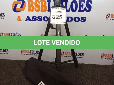 LOTE 025 - 01 TRIPÉ PARA CÂMERA TOMATE MTG-3016. (NO ESTADO) ATENÇÃO! FAZER A VISITAÇÃO ANTES DE ARREMATAR, NÃO SABEMOS SE FUNCIONA. LEILÃO NÃO TEM GARANTIA E NEM DEVOLUÇÃO, SUJEITO A POSSÍVEIS AVARIAS VISÍVEIS/OCULTAS E/OU AUSÊNCIA DE COMPONENTES.