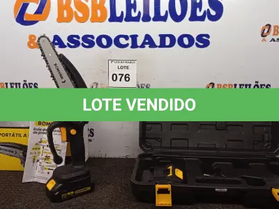 LOTE 076 - 01 MINI MOTOSSERRA ELÉTRICA 6” A BATERIA.  (NO ESTADO) ATENÇÃO! FAZER A VISITAÇÃO ANTES DE ARREMATAR, NÃO SABEMOS SE FUNCIONA. LEILÃO NÃO TEM GARANTIA E NEM DEVOLUÇÃO, SUJEITO A POSSÍVEIS AVARIAS VISÍVEIS/OCULTAS E/OU AUSÊNCIA DE COMPONENTES.