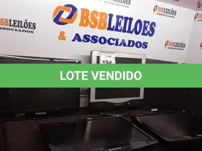 LOTE 194 - 06 MONITORES LCD MARCAS E MODELOS DIVERSOS. (NO ESTADO) ATENÇÃO! FAZER A VISITAÇÃO ANTES DE ARREMATAR, NÃO SABEMOS SE FUNCIONA. LEILÃO NÃO TEM GARANTIA E NEM DEVOLUÇÃO, SUJEITO A POSSÍVEIS AVARIAS VISÍVEIS/OCULTAS E/OU AUSÊNCIA DE COMPONENTES.